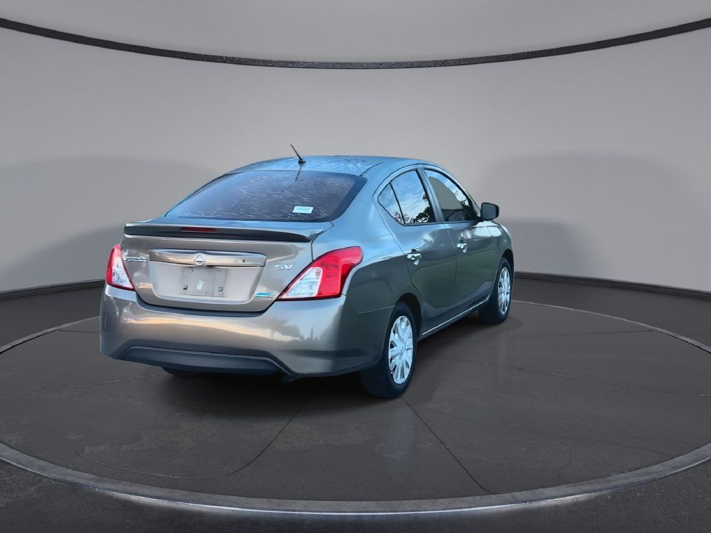 Used 2016 Nissan Versa SV FWD image 8