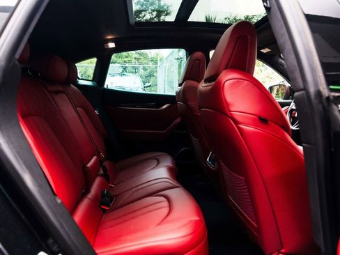 Used 2021 Maserati Levante S GranSport image 34