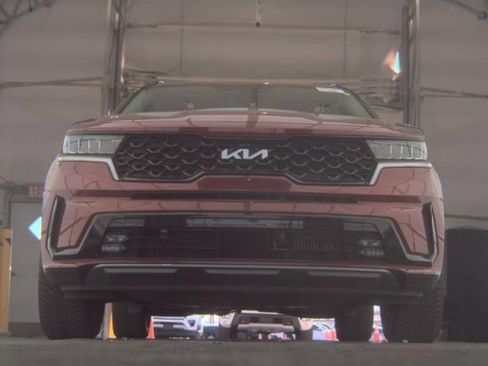 Used 2023 Kia Sorento EX FWD image 4