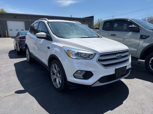 Used 2019 Ford Escape Titanium image 1