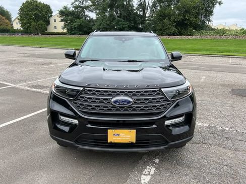 Used 2023 Ford Explorer XLT w/ Equipment Group 202A AWD/4WD image 3
