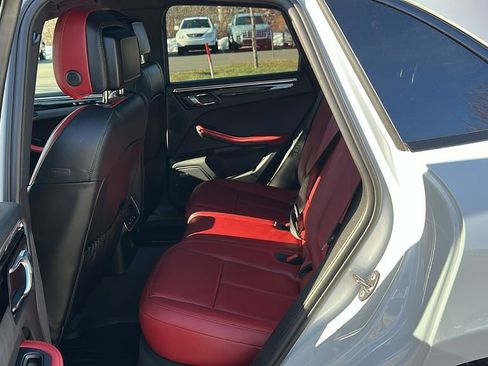 Used 2024 Porsche Macan Turbo image 23