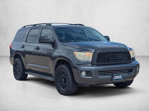 Used 2015 Toyota Sequoia Platinum RWD image 3
