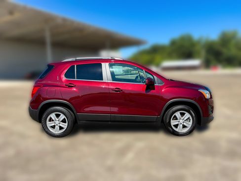 Used 2016 Chevrolet Trax LT w/ LT Sun and Sound Package AWD/4WD image 15