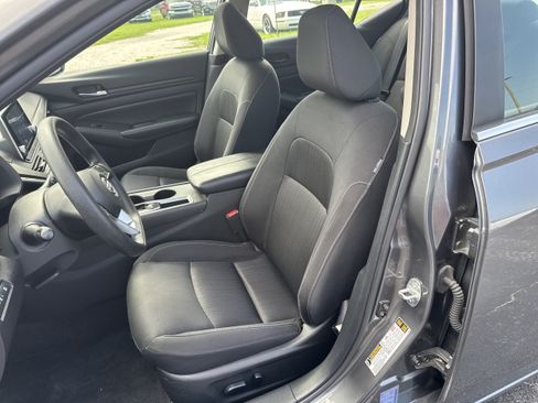 Used 2025 Nissan Altima 2.5 SV FWD image 23