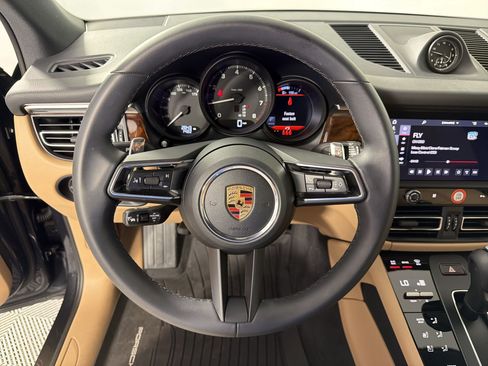 Used 2026 Porsche Macan AWD/4WD image 18