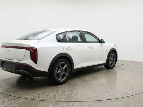 Used 2025 Kia K4 LXS image 9