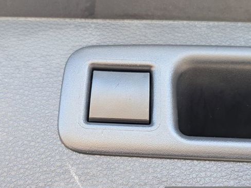 Used 2023 Toyota Highlander L FWD image 12