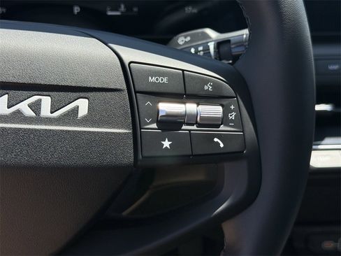 New 2025 Kia K4 EX image 28