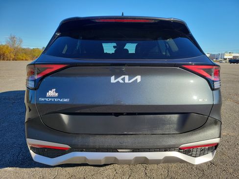 Used 2023 Kia Sportage LX image 6