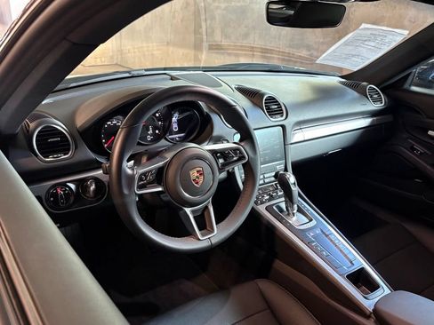 Used 2025 Porsche 718 Cayman RWD image 4