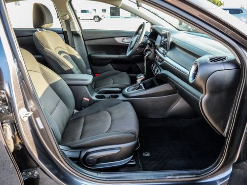 Used 2024 Kia Forte LXS w/ LXS Technology Package FWD image 12