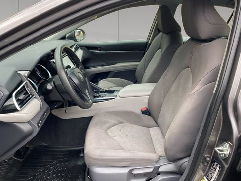 Used 2018 Toyota Camry FWD image 10