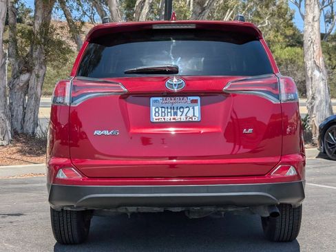 Used 2018 Toyota RAV4 LE w/ Carpet Mat Package FWD image 13
