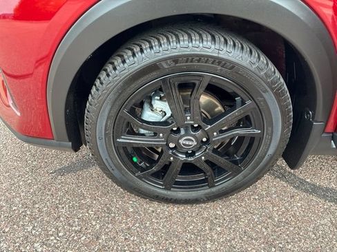 Used 2023 Nissan Kicks SR w/ SR Premium Package FWD image 11