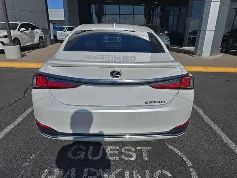 Certified 2024 Lexus ES 300h w/ Premium Package image 5