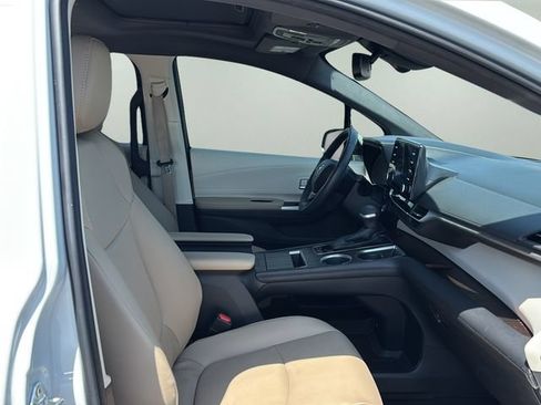 Used 2022 Toyota Sienna XLE FWD image 10