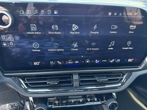 Used 2025 Chevrolet Equinox EV RS w/ Convenience Package II image 18