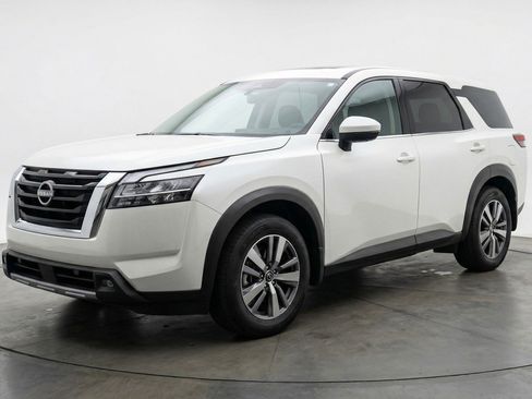 Used 2025 Nissan Pathfinder SV AWD/4WD image 3