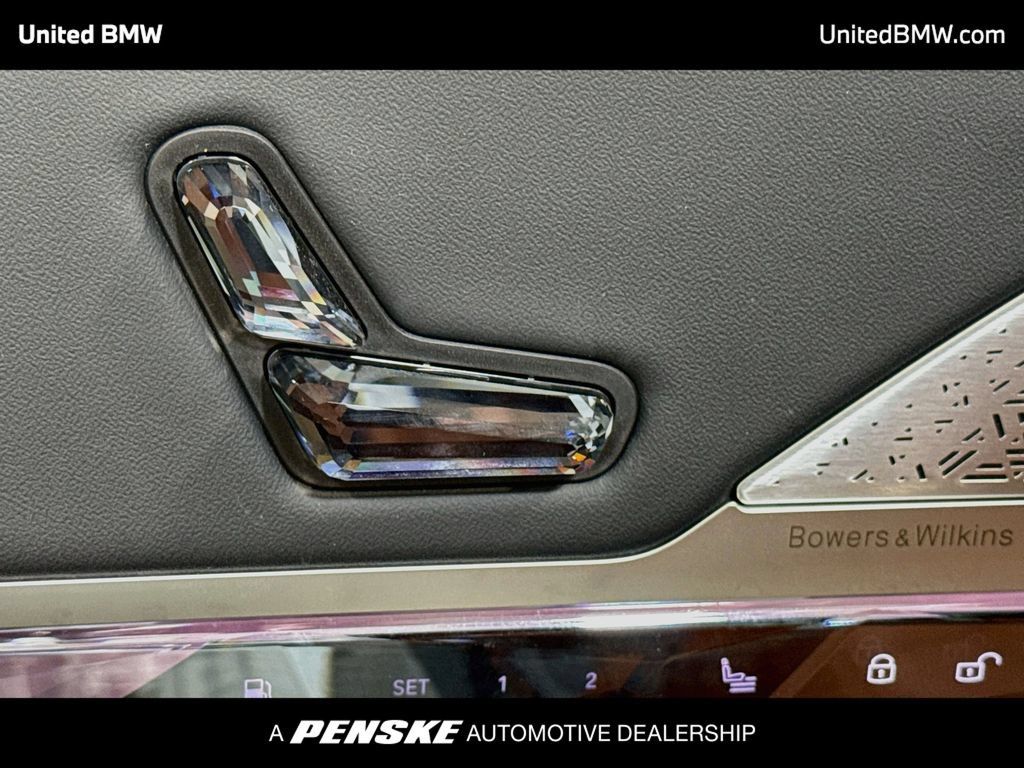 Used 2025 BMW 750e xDrive w/ Executive Package AWD/4WD image 4
