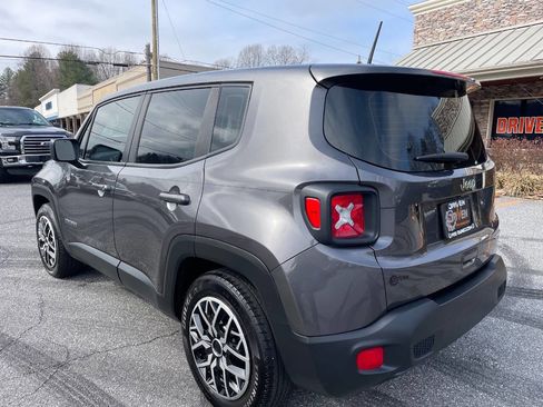 Used 2019 Jeep Renegade Sport image 12