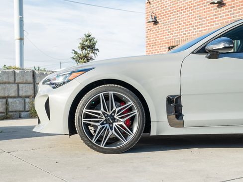 Used 2022 Kia Stinger GT1 RWD image 4