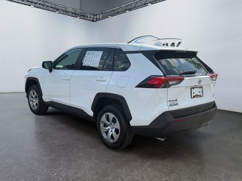 Used 2022 Toyota RAV4 LE image 5