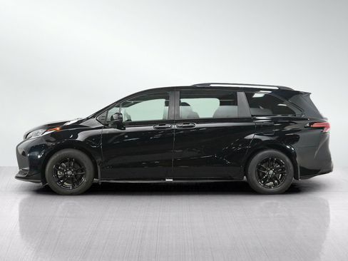 Used 2025 Toyota Sienna XSE AWD/4WD image 2