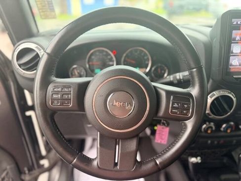 Used 2016 Jeep Wrangler Unlimited Sahara w/ Connectivity Group AWD/4WD image 15