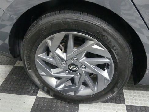 Used 2024 Hyundai Elantra SEL FWD image 17