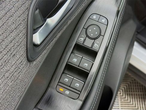 Used 2023 Nissan Rogue SV AWD/4WD image 23
