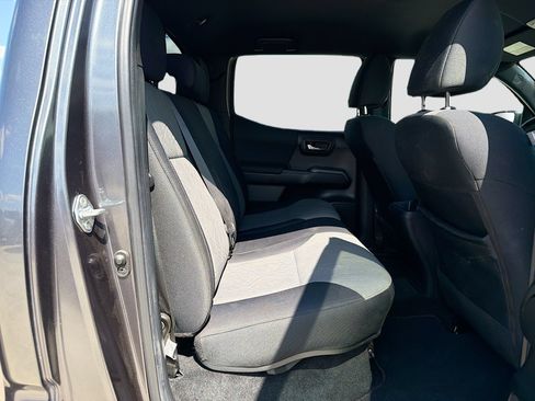 Used 2022 Toyota Tacoma TRD Sport w/ Technology Package RWD image 29