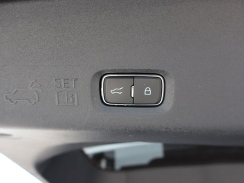 Used 2025 Ford Expedition Platinum image 35