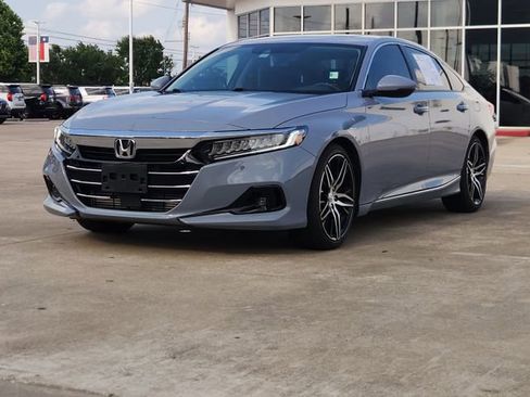 Used 2021 Honda Accord Touring image 3