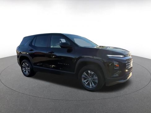 Used 2025 Chevrolet Equinox LT image 2