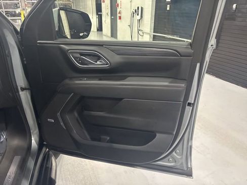 Used 2023 GMC Yukon XL SLT w/ SLT Premium Package image 41