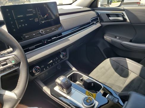 Used 2025 Mitsubishi Outlander SE FWD image 23