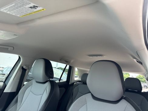 Certified 2025 Volkswagen Tiguan SE AWD/4WD image 22