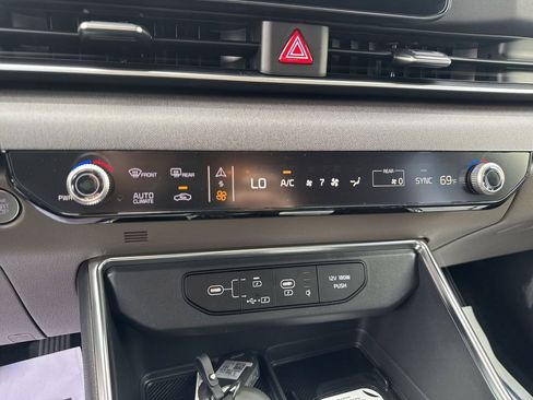 New 2026 Kia Carnival EX image 19