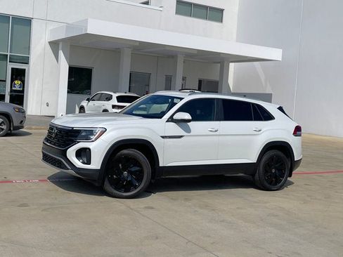 New 2026 Volkswagen Atlas Cross Sport SE FWD image 1