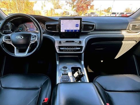 Used 2022 Ford Explorer XLT w/ Equipment Group 202A image 18