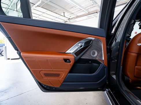 Used 2024 BMW i7 xDrive60 image 52