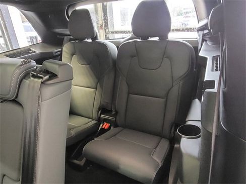 Certified 2024 Volvo XC90 B6 Ultimate w/ Lounge Package image 15