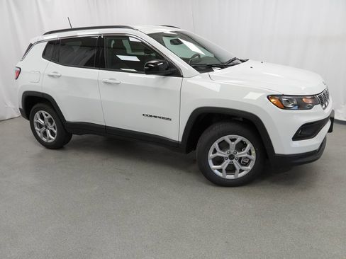 New 2026 Jeep Compass Latitude image 9