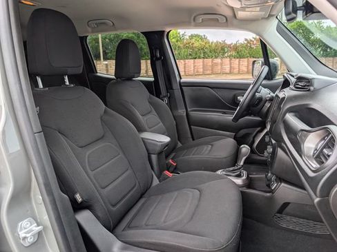 Used 2022 Jeep Renegade Latitude w/ Convenience Group AWD/4WD image 24