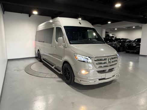 Used 2024 Mercedes-Benz Sprinter 2500 image 6