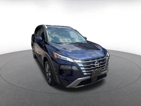 Used 2026 Nissan Rogue SL FWD image 3