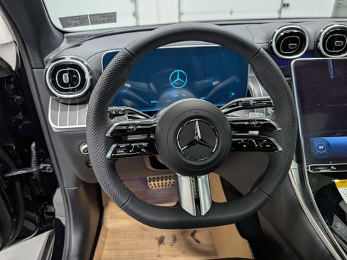 Used 2026 Mercedes-Benz GLC 300 4MATIC image 32