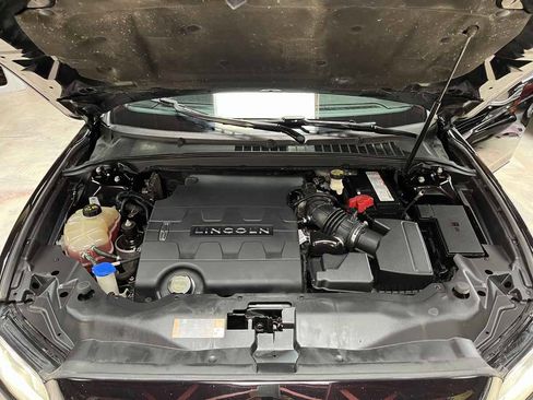 Used 2018 Lincoln Continental Premiere AWD/4WD image 33