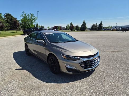 Used 2022 Chevrolet Malibu LT FWD image 3